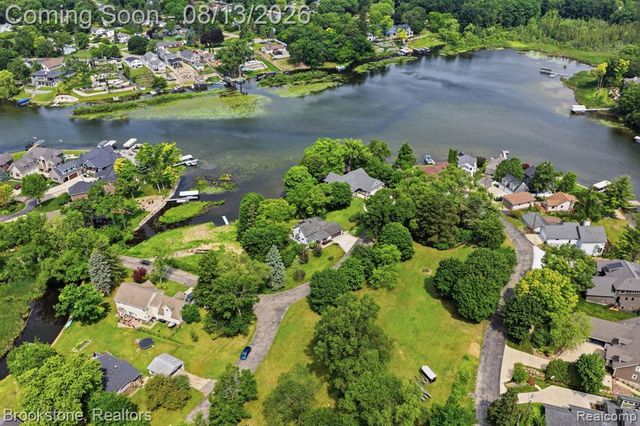4174 Meyers Road, Waterford, MI 48329