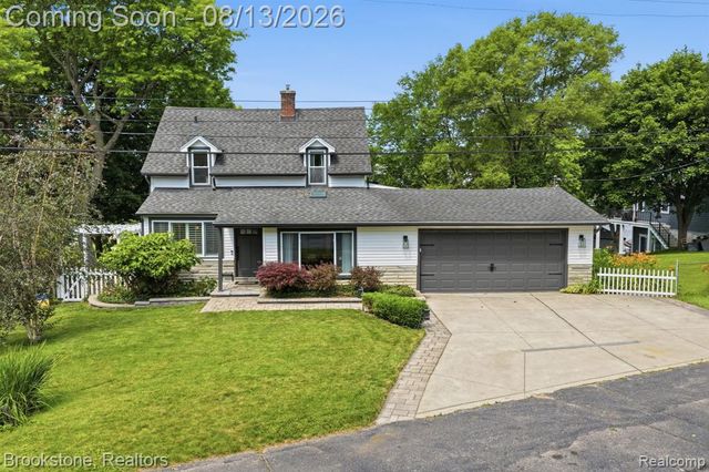 4174 Meyers Road, Waterford, MI 48329