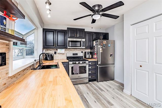 1721 Burgess Way, Barnhart, MO 63012