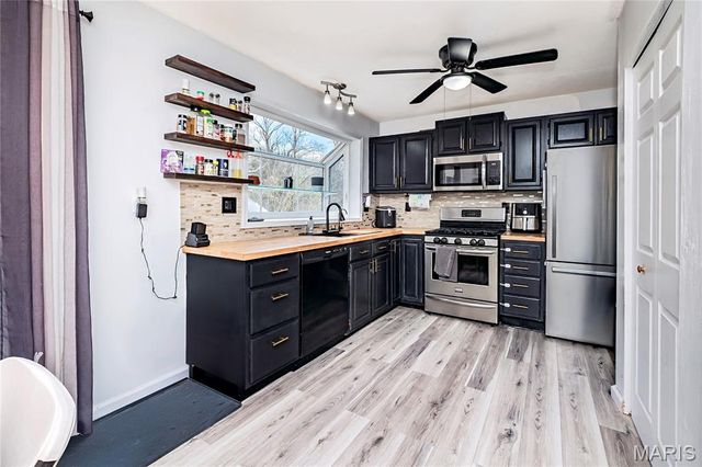 1721 Burgess Way, Barnhart, MO 63012