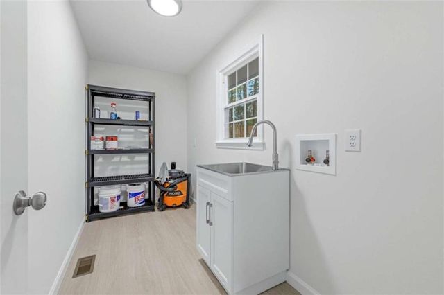 1976 Alton Green Drive, Monroe, GA 30656