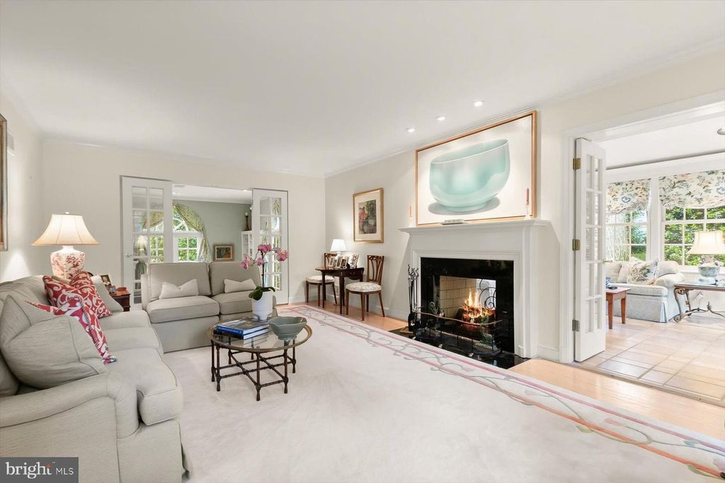 Image 11 of property listing at 5013 SCARSDALE RD, Bethesda, MD 20816