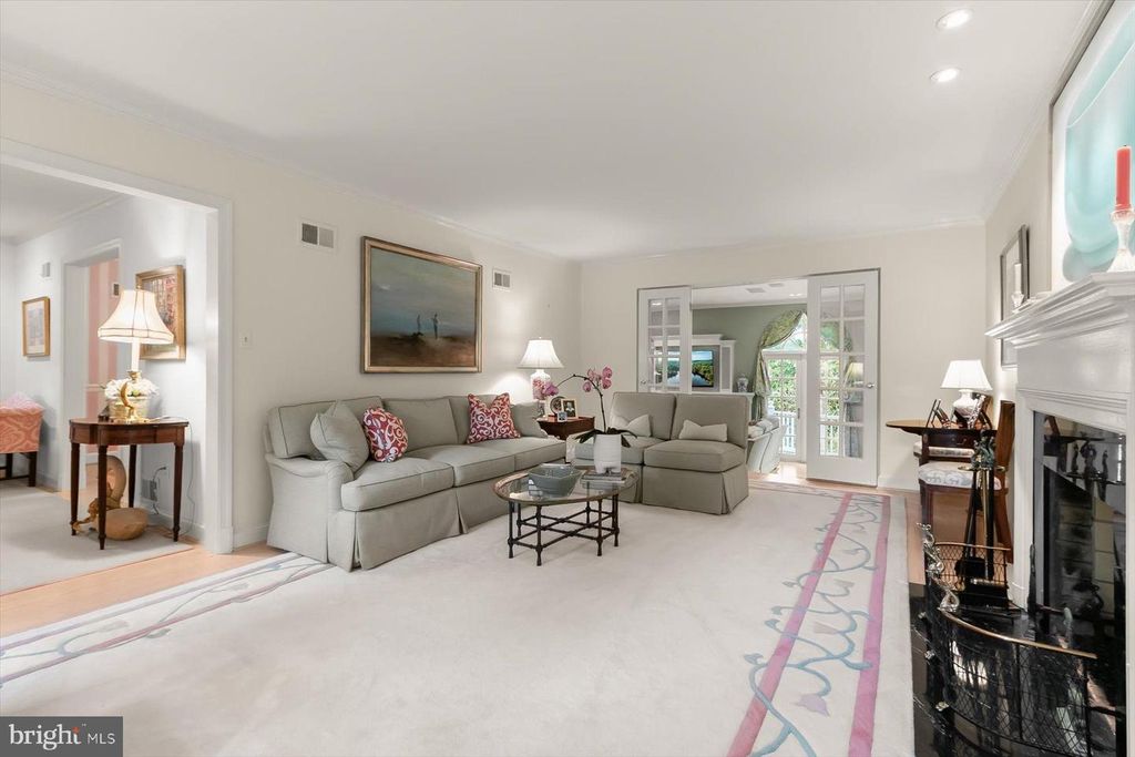 Image 13 of property listing at 5013 SCARSDALE RD, Bethesda, MD 20816