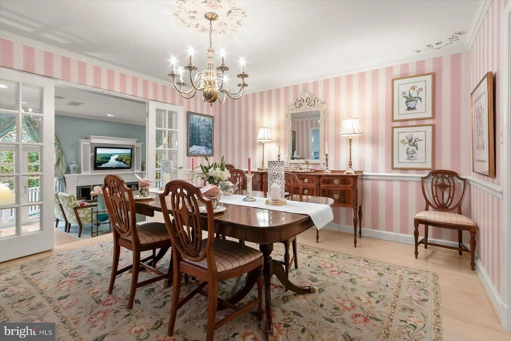 Image 14 of property listing at 5013 SCARSDALE RD, Bethesda, MD 20816