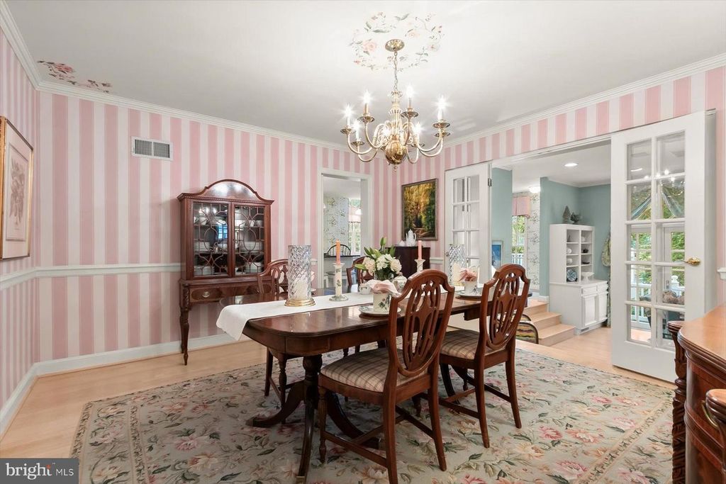 Image 15 of property listing at 5013 SCARSDALE RD, Bethesda, MD 20816
