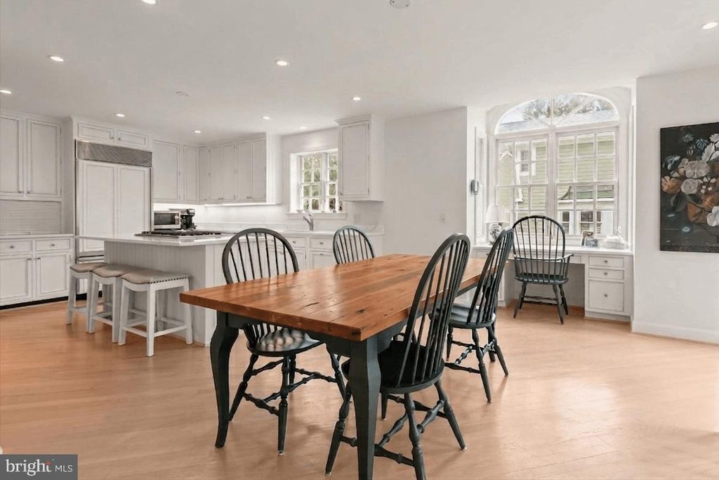 Image 17 of property listing at 5013 SCARSDALE RD, Bethesda, MD 20816