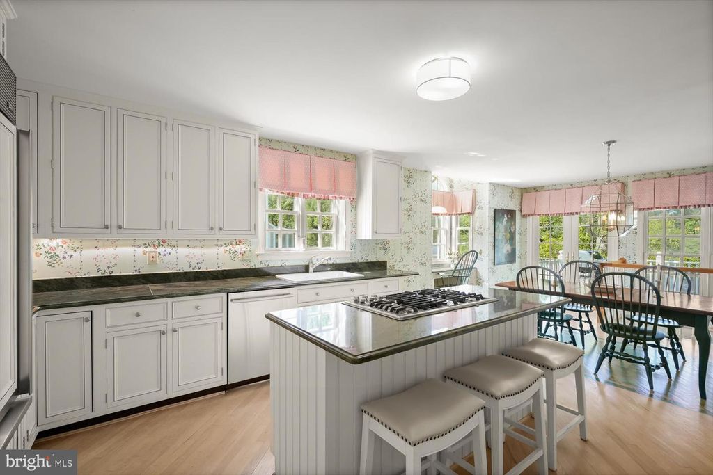 Image 18 of property listing at 5013 SCARSDALE RD, Bethesda, MD 20816