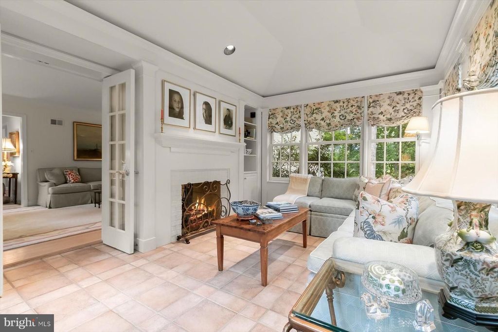 Image 23 of property listing at 5013 SCARSDALE RD, Bethesda, MD 20816