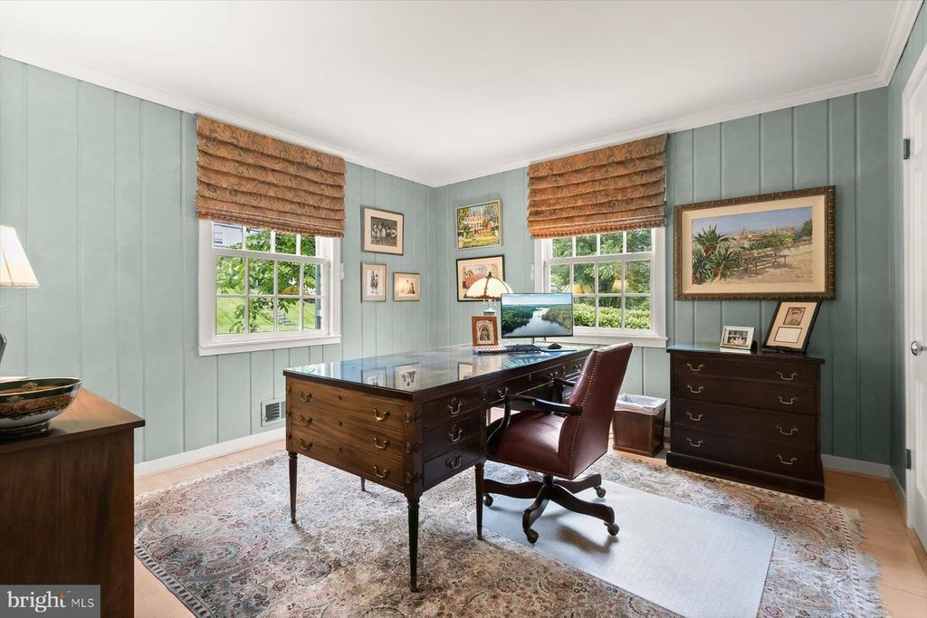 Image 24 of property listing at 5013 SCARSDALE RD, Bethesda, MD 20816