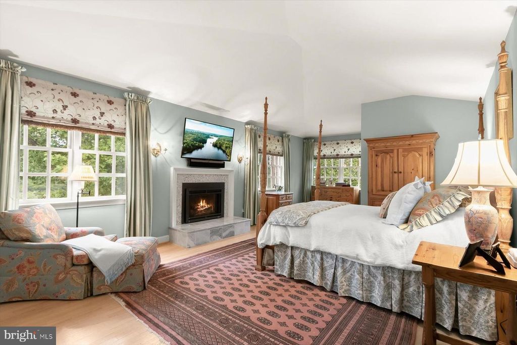 Image 28 of property listing at 5013 SCARSDALE RD, Bethesda, MD 20816