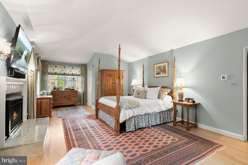 Image 29 of property listing at 5013 SCARSDALE RD, Bethesda, MD 20816
