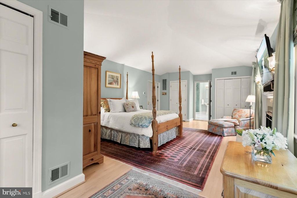 Image 30 of property listing at 5013 SCARSDALE RD, Bethesda, MD 20816