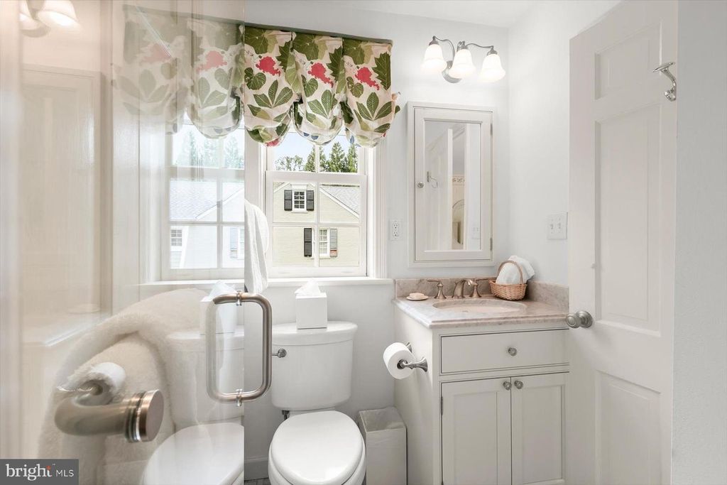 Image 36 of property listing at 5013 SCARSDALE RD, Bethesda, MD 20816