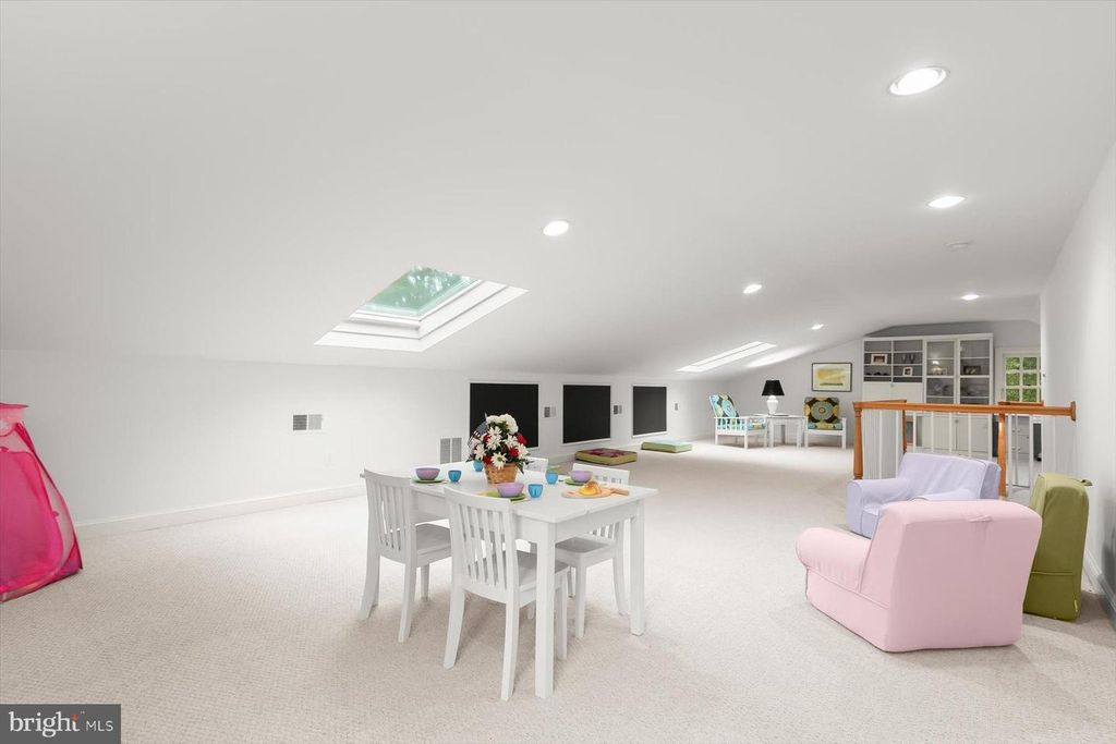 Image 39 of property listing at 5013 SCARSDALE RD, Bethesda, MD 20816