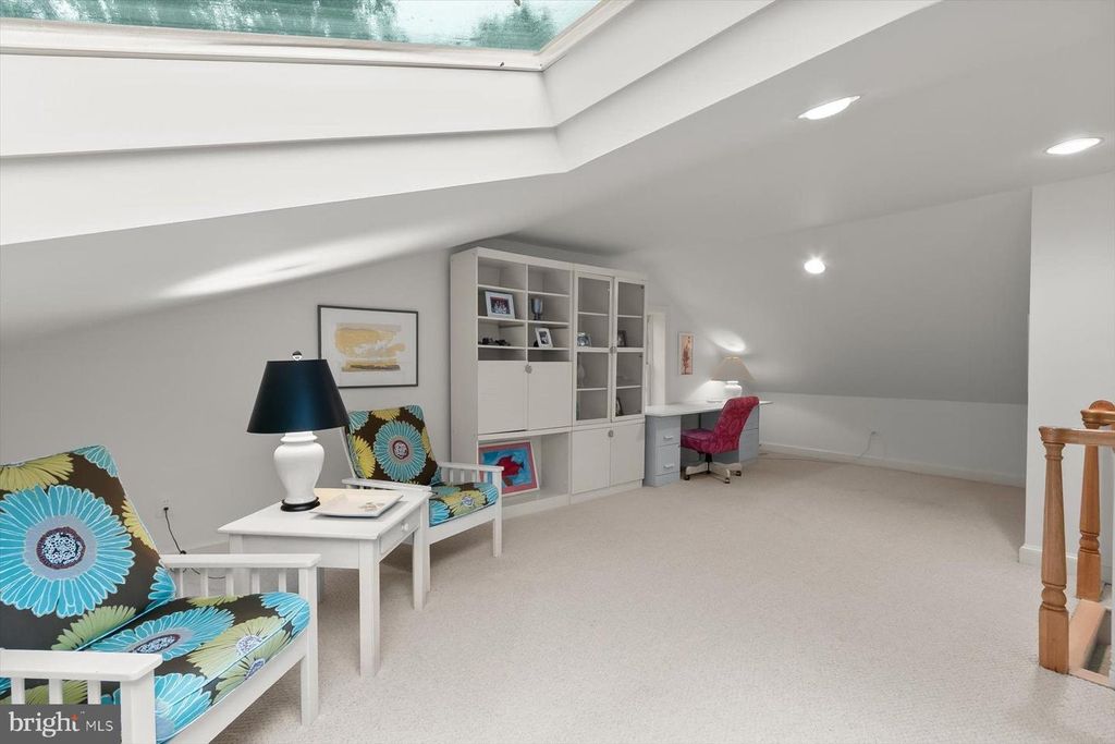 Image 43 of property listing at 5013 SCARSDALE RD, Bethesda, MD 20816