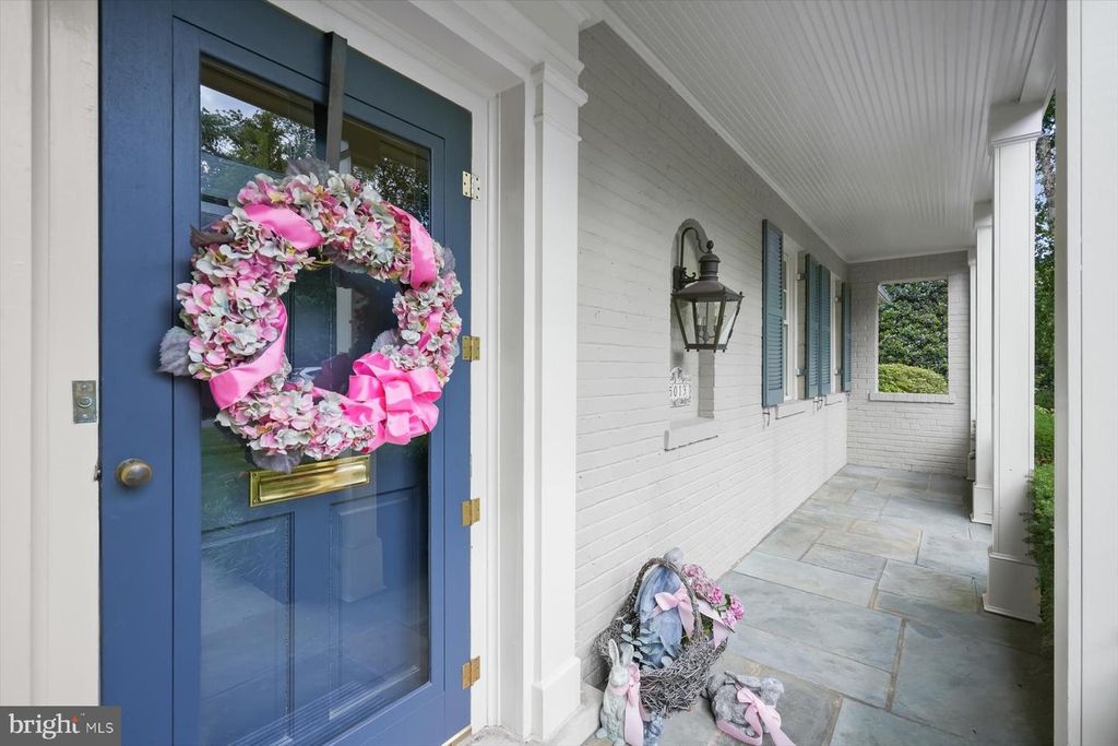 Image 5 of property listing at 5013 SCARSDALE RD, Bethesda, MD 20816