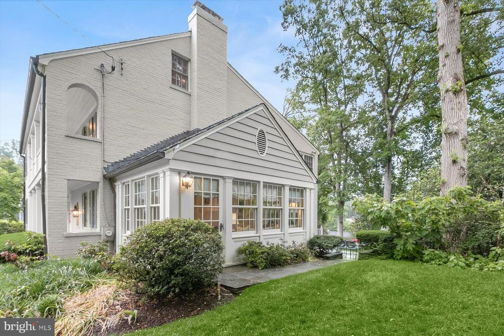 Image 53 of property listing at 5013 SCARSDALE RD, Bethesda, MD 20816