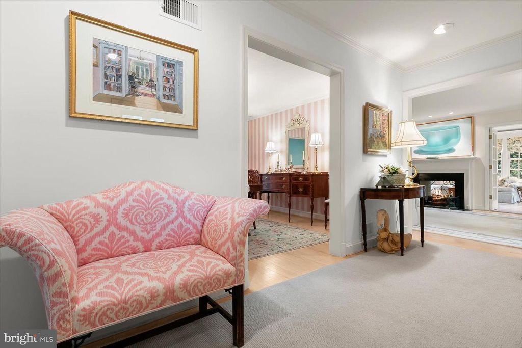 Image 6 of property listing at 5013 SCARSDALE RD, Bethesda, MD 20816