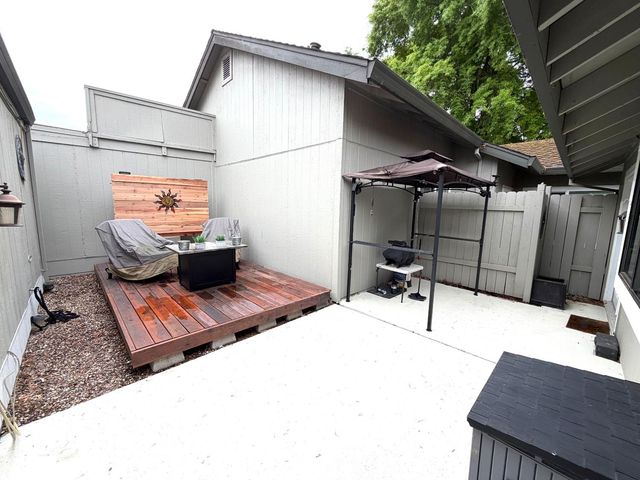 3175 Swallows Nest Dr, Sacramento, CA 95833