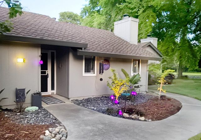 3175 Swallows Nest Dr, Sacramento, CA 95833