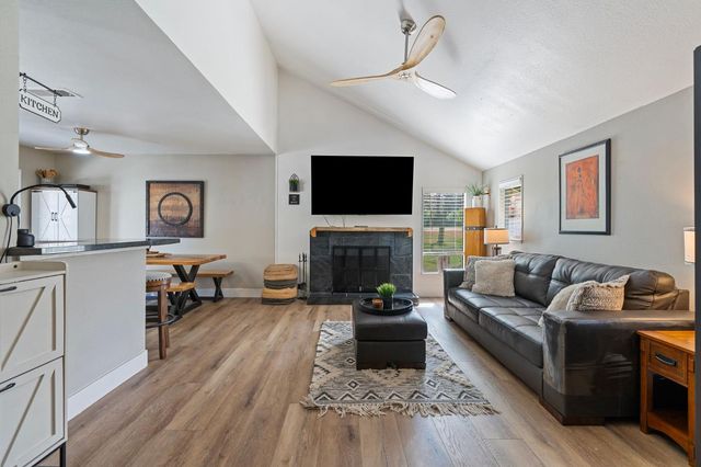 3175 Swallows Nest Dr, Sacramento, CA 95833