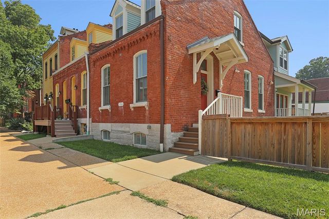 2704 McNair, St Louis, MO 63118