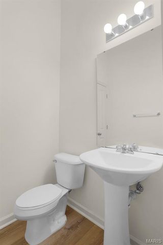 2704 McNair, St Louis, MO 63118