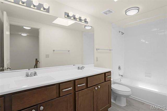 2704 McNair, St Louis, MO 63118