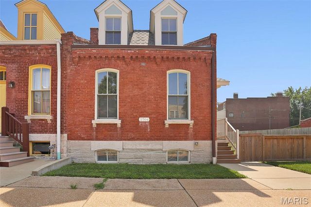 2704 McNair, St Louis, MO 63118
