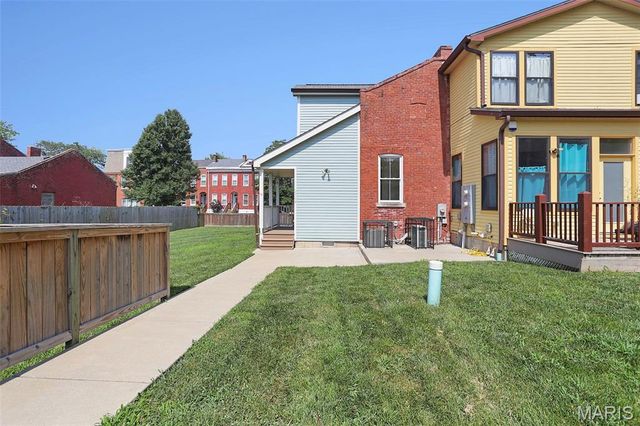 2704 McNair, St Louis, MO 63118