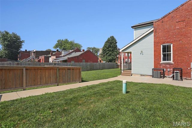 2704 McNair, St Louis, MO 63118