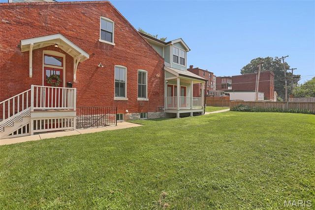 2704 McNair, St Louis, MO 63118