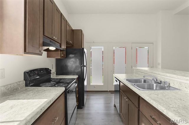 2704 McNair, St Louis, MO 63118