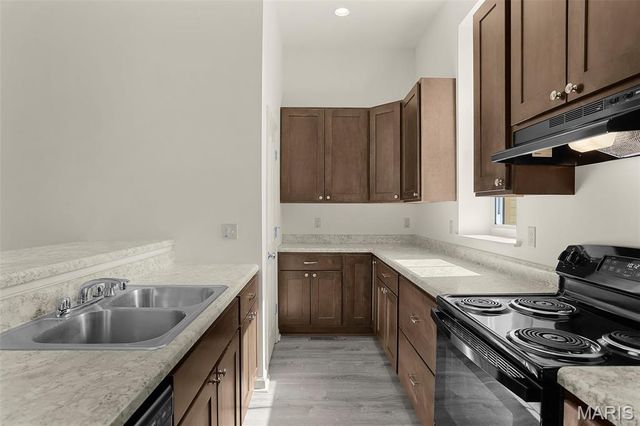 2704 McNair, St Louis, MO 63118