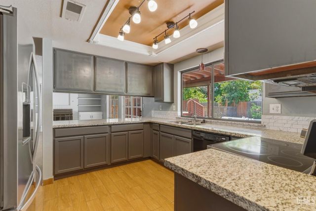 5201 Pla Vada Drive, Bakersfield, CA 93306