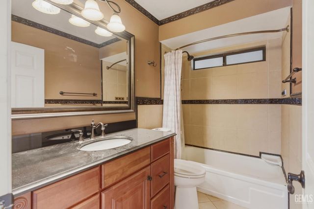 5201 Pla Vada Drive, Bakersfield, CA 93306