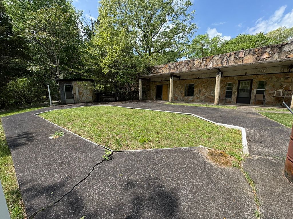 4089 Old Metal Rd, Palmyra, TN 37142