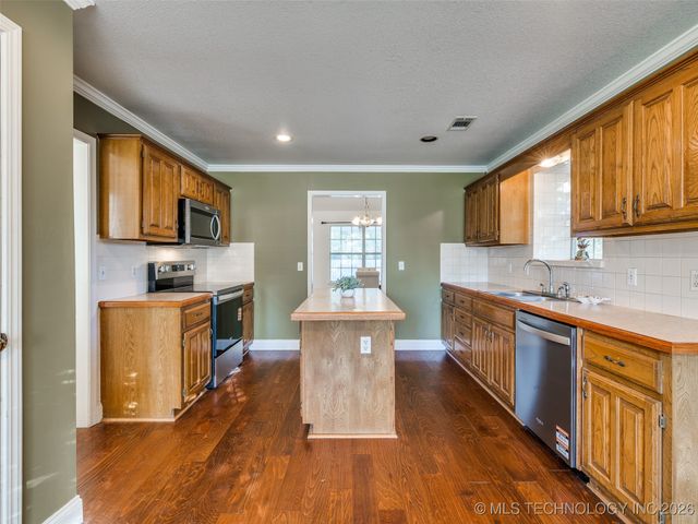 4717 S Ash Avenue, Broken Arrow, OK 74011