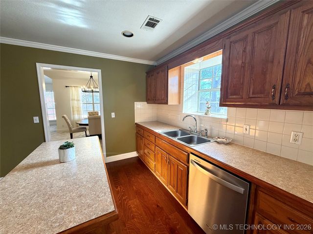 4717 S Ash Avenue, Broken Arrow, OK 74011