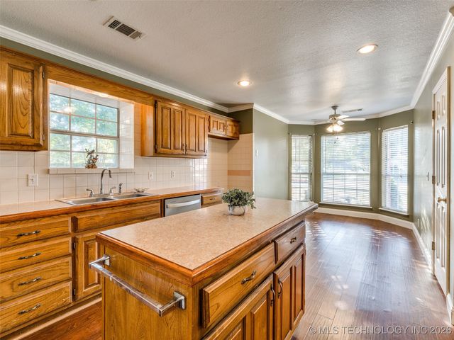 4717 S Ash Avenue, Broken Arrow, OK 74011