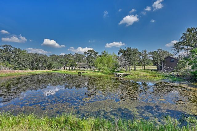 3685 Nixon Lake Road, Carmine, TX 78932