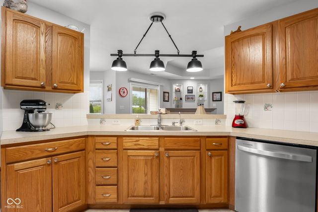 6115 E Prairie Stream Way, Columbus, IN 47203
