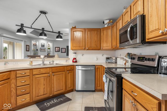 6115 E Prairie Stream Way, Columbus, IN 47203