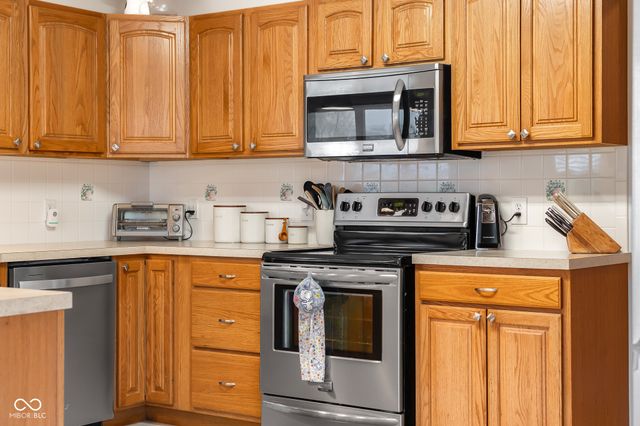 6115 E Prairie Stream Way, Columbus, IN 47203