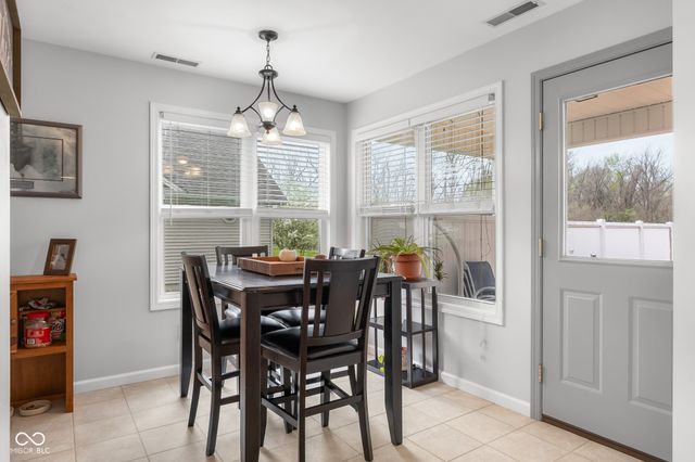 6115 E Prairie Stream Way, Columbus, IN 47203