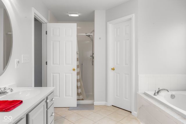 6115 E Prairie Stream Way, Columbus, IN 47203