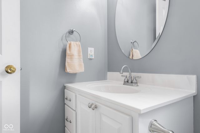 6115 E Prairie Stream Way, Columbus, IN 47203