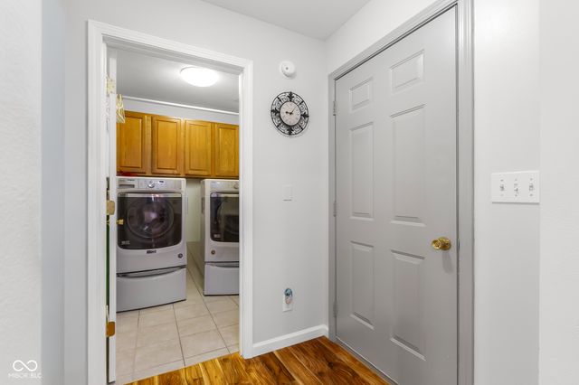 6115 E Prairie Stream Way, Columbus, IN 47203