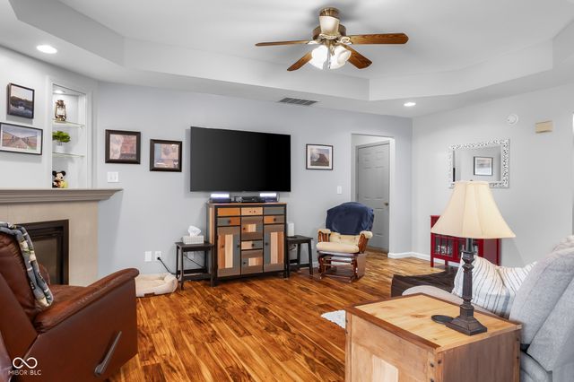 6115 E Prairie Stream Way, Columbus, IN 47203