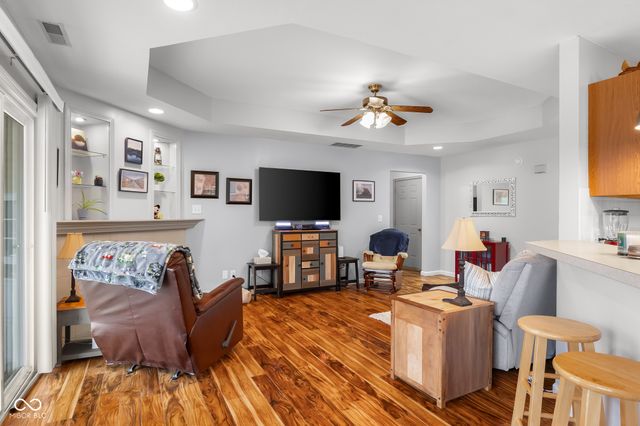 6115 E Prairie Stream Way, Columbus, IN 47203